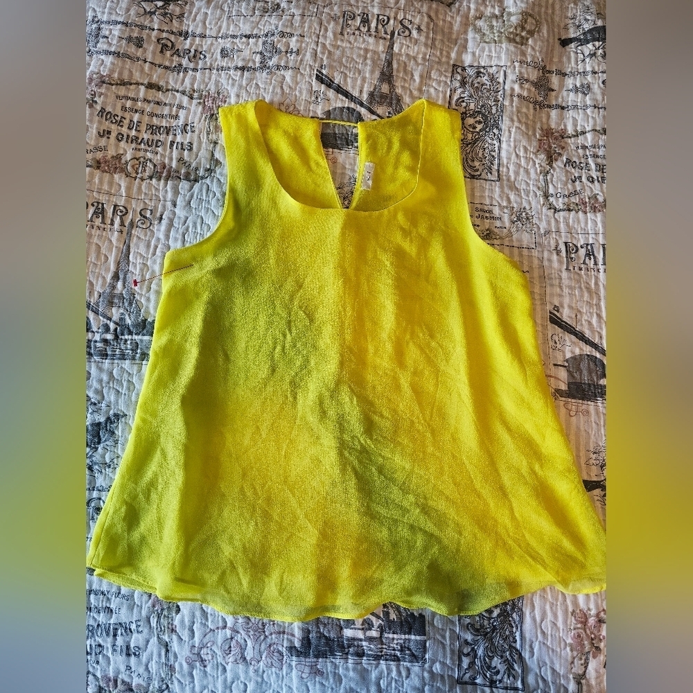 MINE Yellow Sleeveless Top Medium Back Button Split Lightweight Blouse